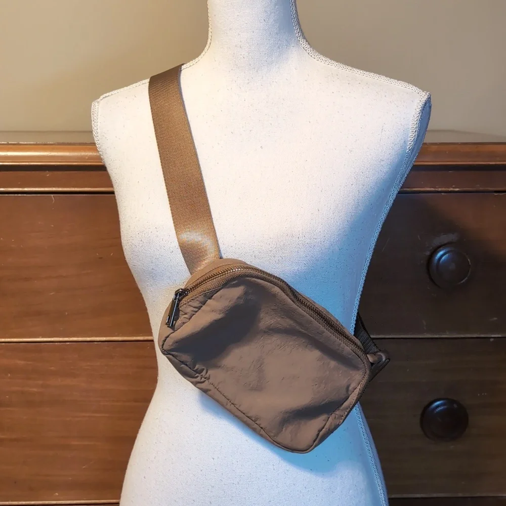 Tan Everywhere Belt Bag Casual Travel Purse Fanny Pack - Picture 3 of 13